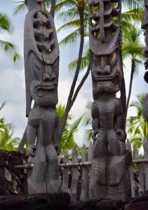 Statues that look like Beavis and Butthead at Pu’uhonua o Honaunau National Historical Park