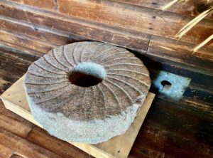 Picture of the grinding wheel.